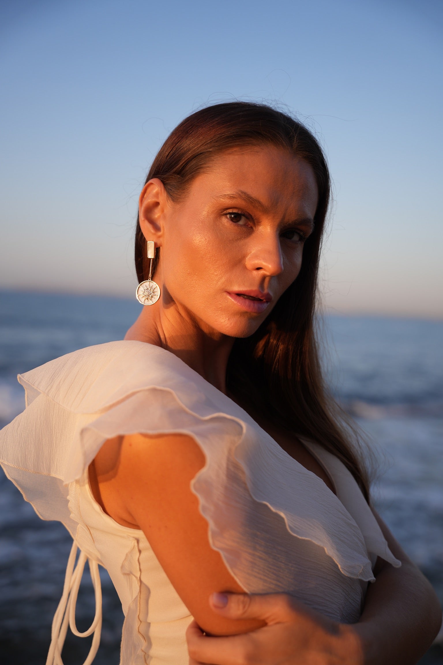 Luz Dorada Un destello de sol convertido en joya. Luz Dorada A golden ray turned into jewelry.