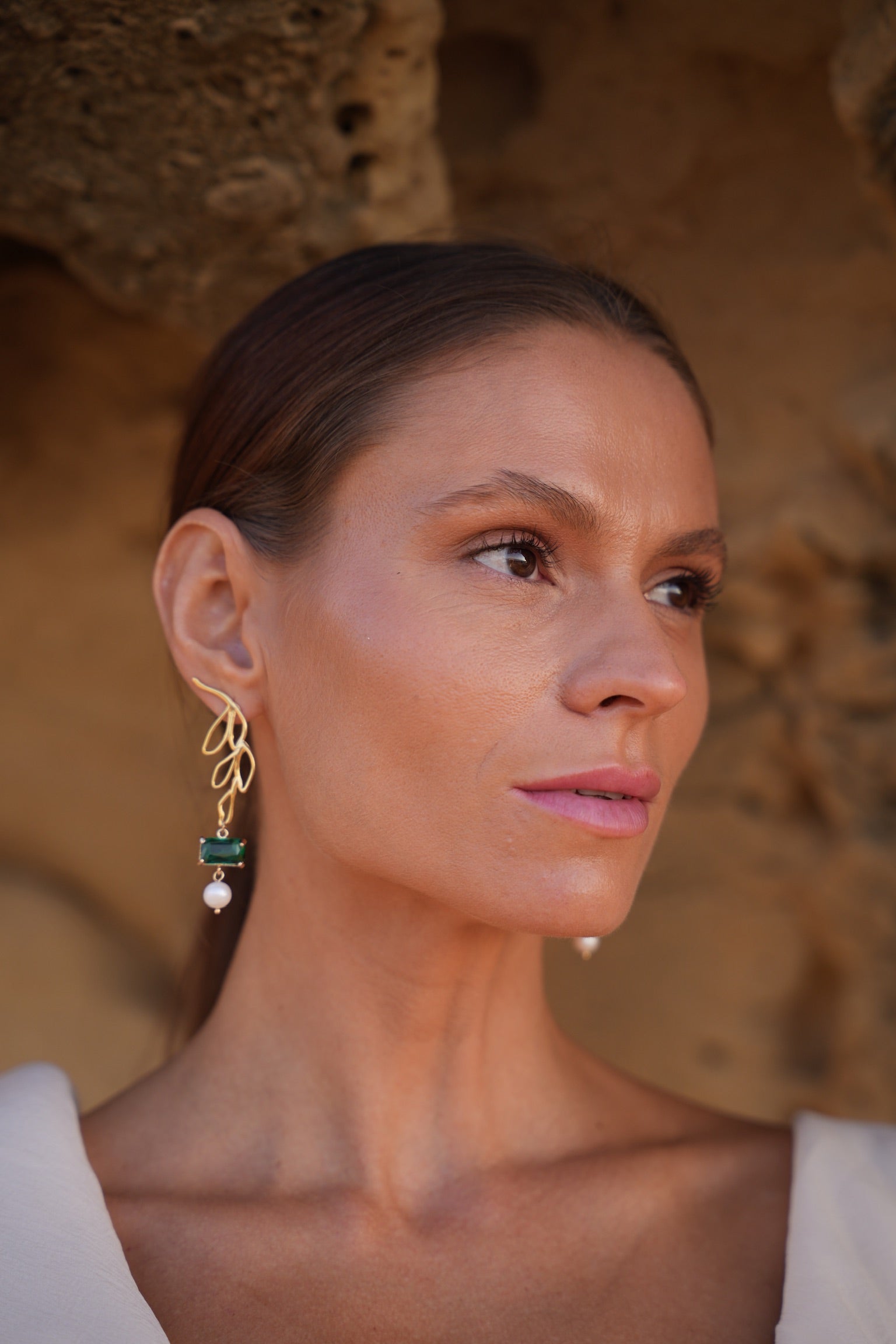 Jardín Secreto    Pequeños destellos de naturaleza que florecen contigo. Jardín Secreto    Tiny whispers of nature that bloom with you.