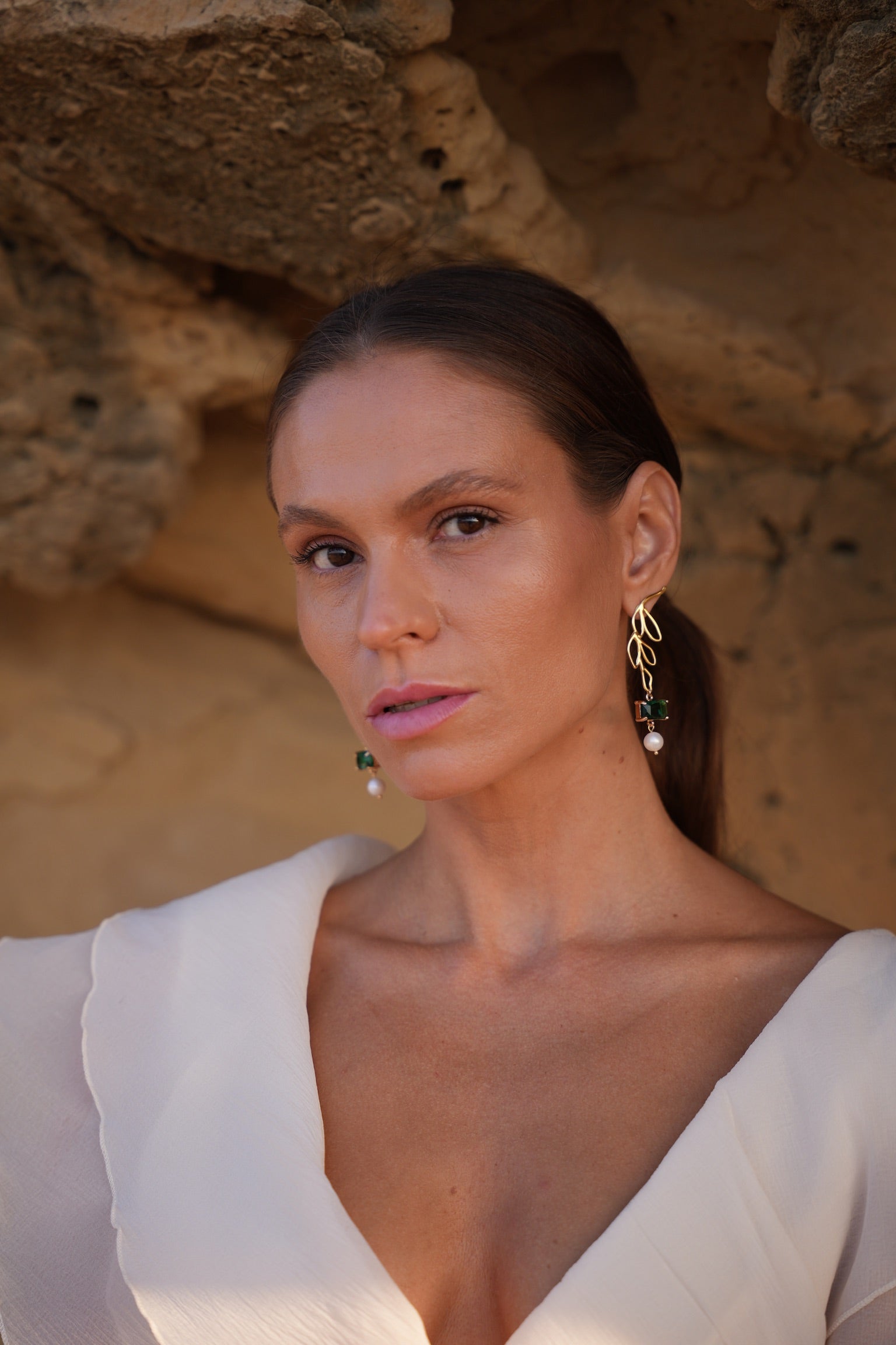 Jardín Secreto    Pequeños destellos de naturaleza que florecen contigo. Jardín Secreto    Tiny whispers of nature that bloom with you.