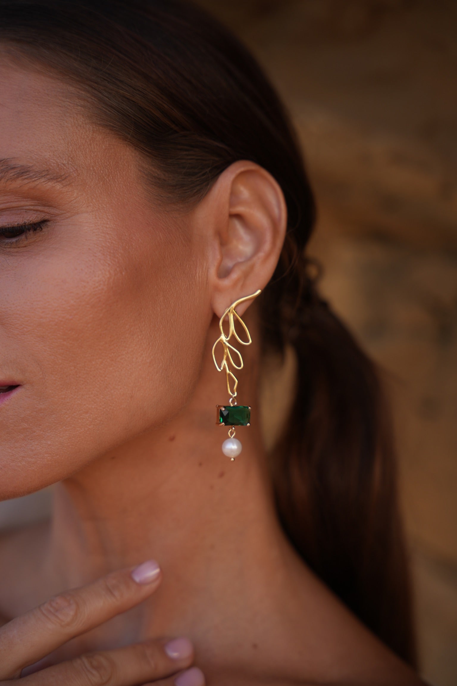 Jardín Secreto    Pequeños destellos de naturaleza que florecen contigo. Jardín Secreto    Tiny whispers of nature that bloom with you.