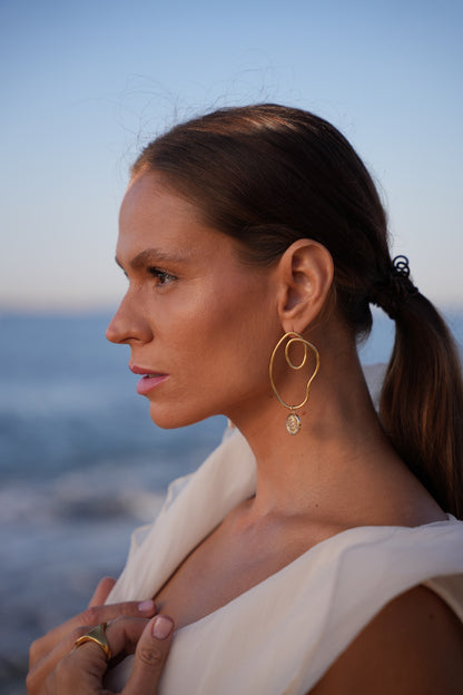 Cielo Dorado

Кусочек золотого неба, которое вы можете носить с собой.
Cielo Dorado

A little piece of golden sky you can wear.