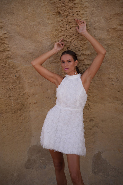 Sol &Perla, Fuerza y delicadeza en un solo gesto. Sol &Perla  Power and grace in perfect balance.