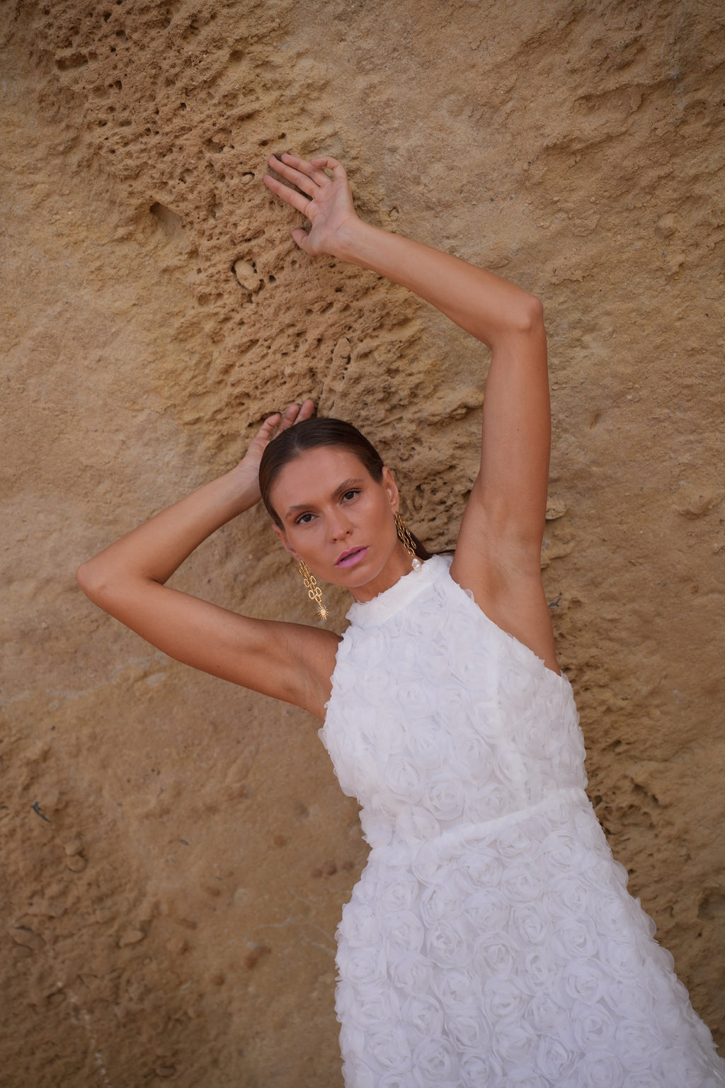 Sol &Perla, Fuerza y delicadeza en un solo gesto. Sol &Perla  Power and grace in perfect balance.