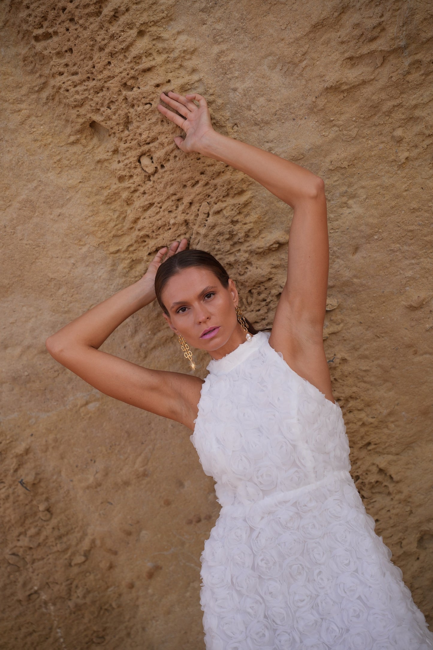 Sol &Perla, Fuerza y delicadeza en un solo gesto. Sol &Perla  Power and grace in perfect balance.