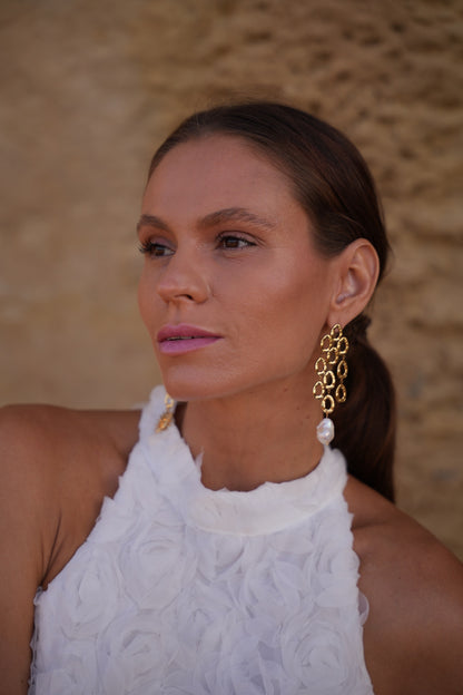 Sol &Perla, Fuerza y delicadeza en un solo gesto. Sol &Perla  Power and grace in perfect balance.