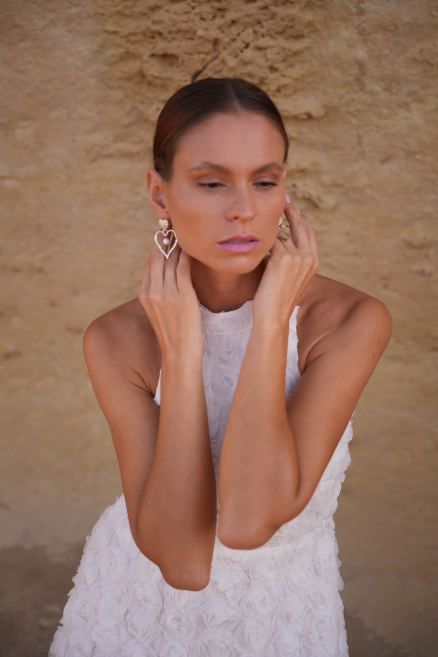 LUZ DEL CORAZÓN La luz más pura nace dentro. LUZ DEL CORAZÓN The truest light shines from within.