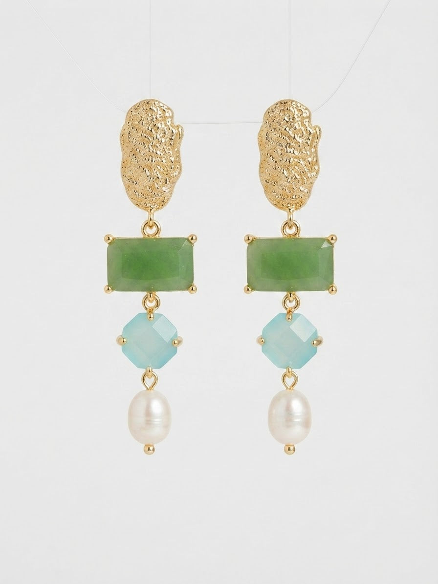 Pendientes Esencia Verde colgantes con piedra verde y perla, acabado dorado
