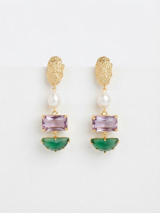 Pendientes Ternura de Lavanda con amatista, perla y remate esmeralda, acabado dorado