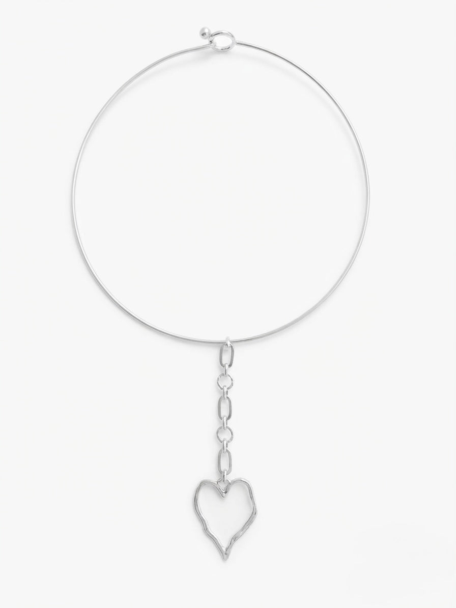 choker de plata con colgante de corazón hecho a mano