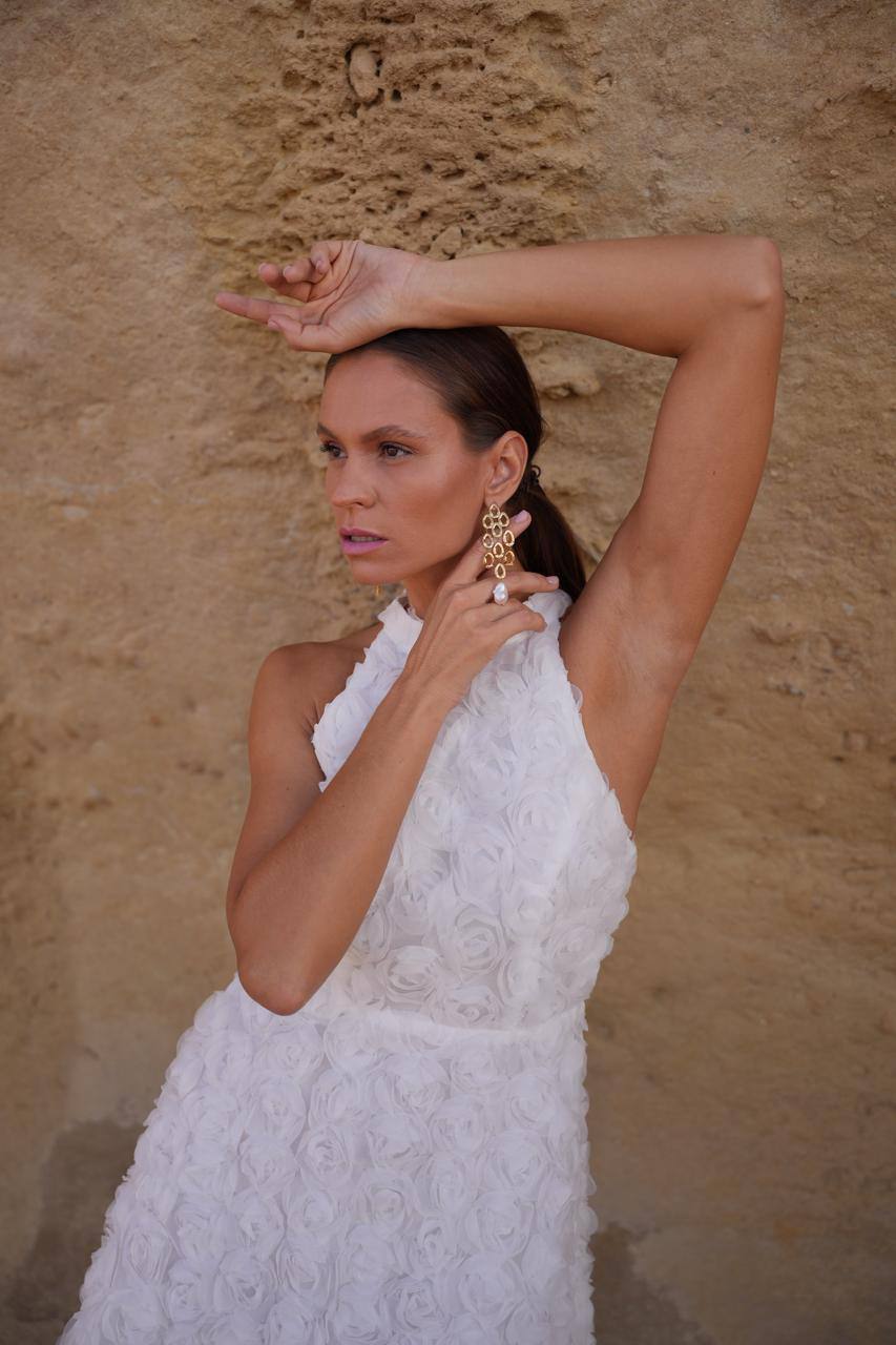 Sol &Perla, Fuerza y delicadeza en un solo gesto. Sol &Perla  Power and grace in perfect balance.
