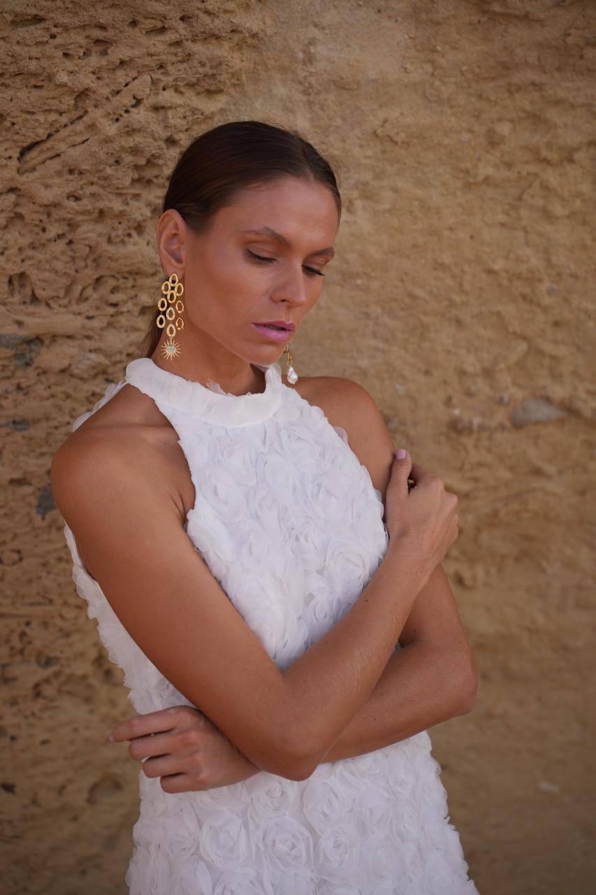 Sol &Perla, Fuerza y delicadeza en un solo gesto. Sol &Perla  Power and grace in perfect balance.