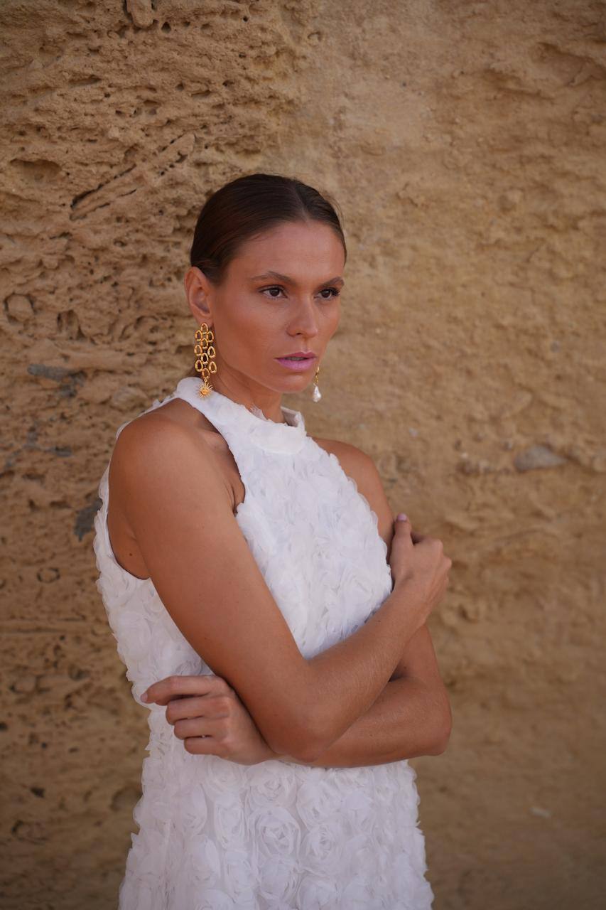 Sol &Perla, Fuerza y delicadeza en un solo gesto. Sol &Perla  Power and grace in perfect balance.