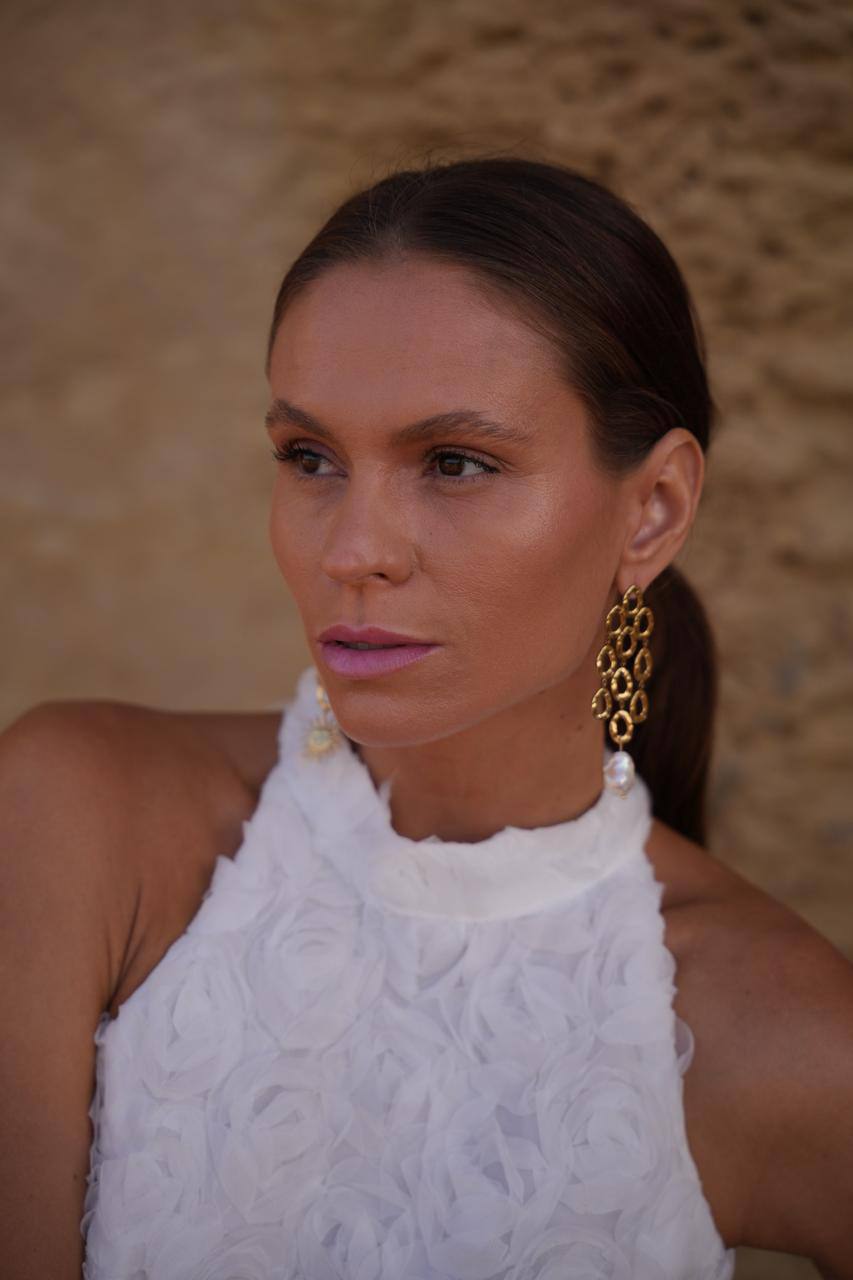 Sol &Perla, Fuerza y delicadeza en un solo gesto. Sol &Perla  Power and grace in perfect balance.