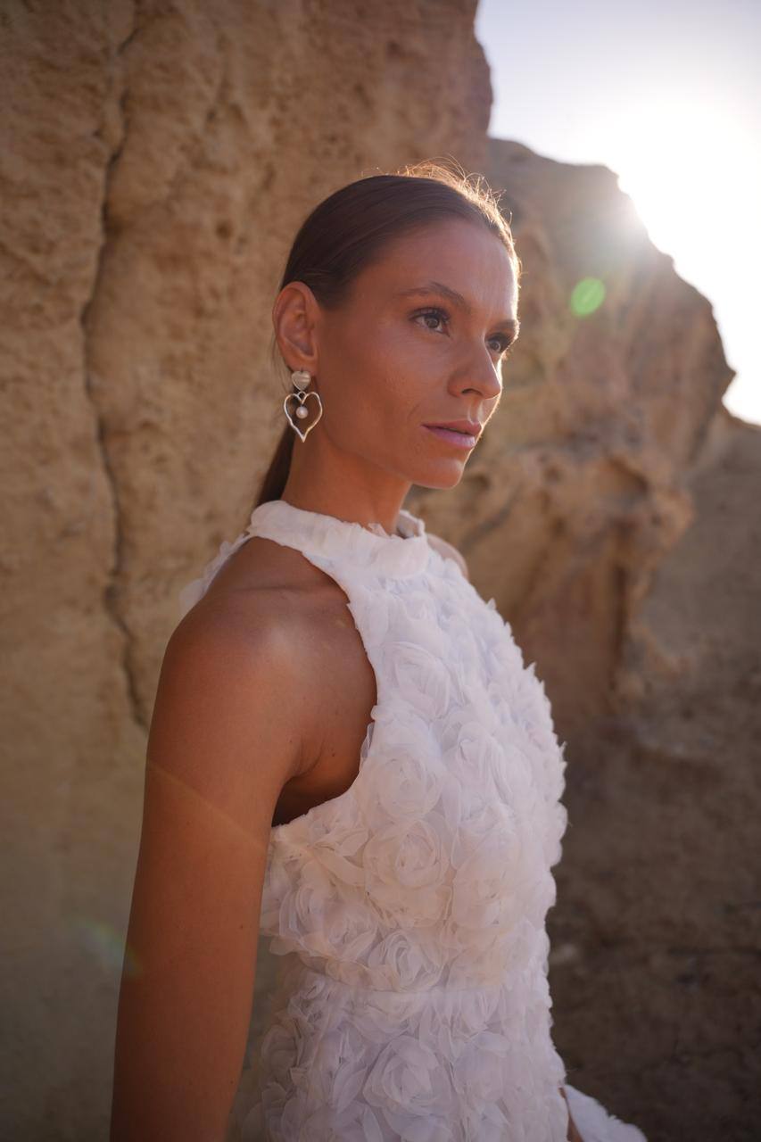 LUZ DEL CORAZÓN La luz más pura nace dentro. LUZ DEL CORAZÓN The truest light shines from within.