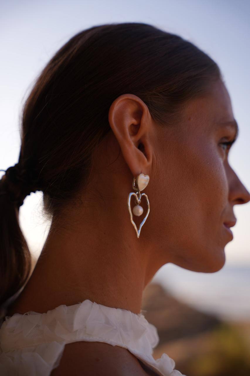 LUZ DEL CORAZÓN La luz más pura nace dentro. LUZ DEL CORAZÓN The truest light shines from within.