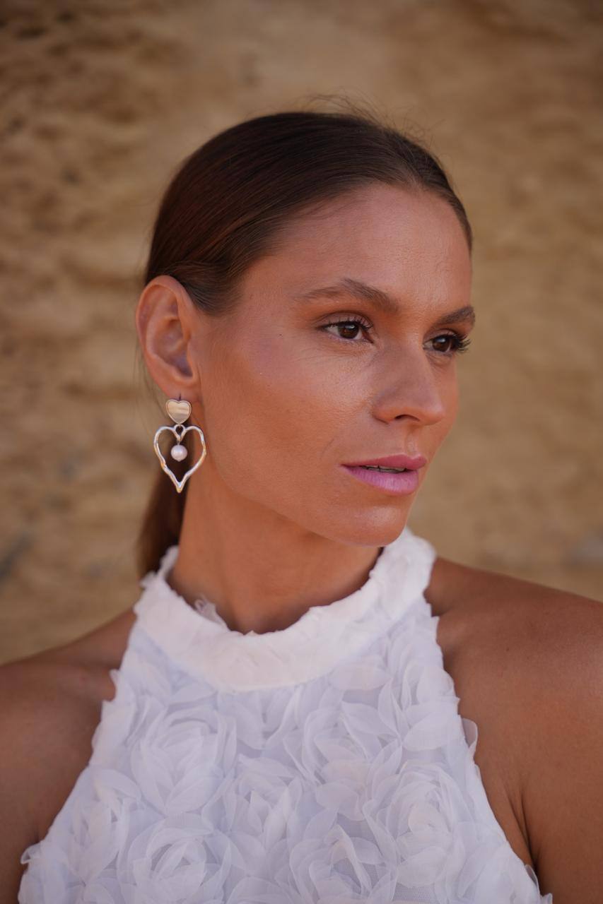 LUZ DEL CORAZÓN La luz más pura nace dentro. LUZ DEL CORAZÓN The truest light shines from within.