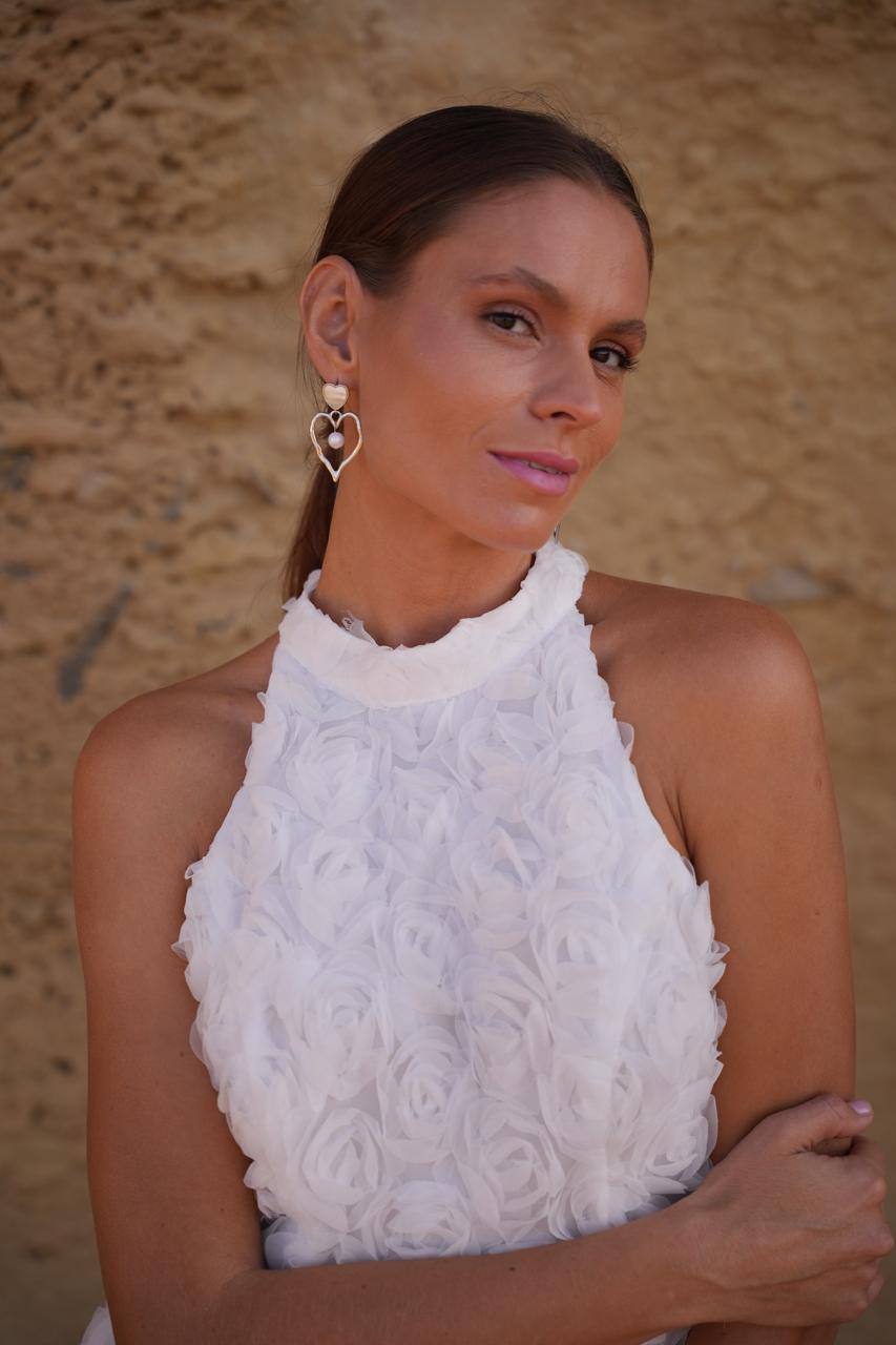 LUZ DEL CORAZÓN La luz más pura nace dentro. LUZ DEL CORAZÓN The truest light shines from within.