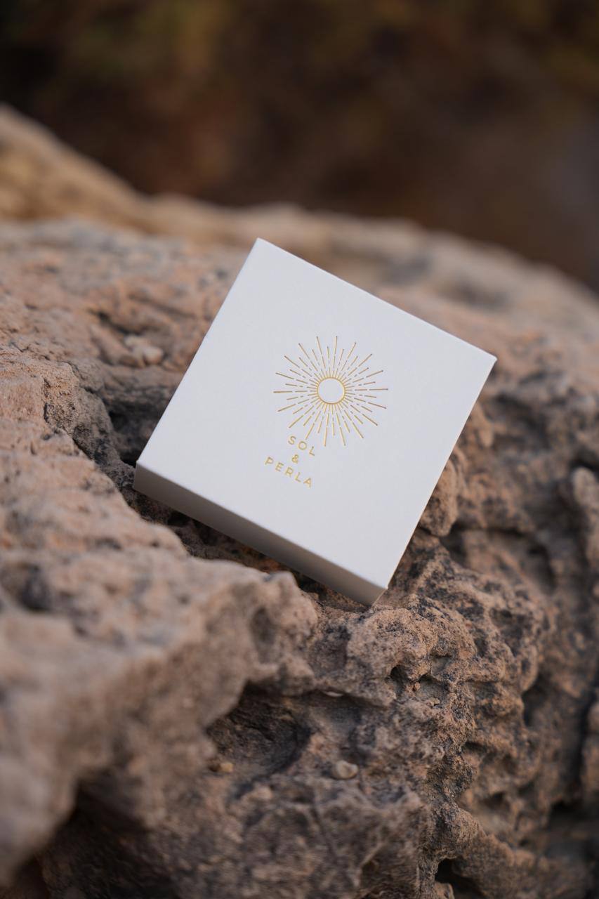 Luz Dorada Un destello de sol convertido en joya. Luz Dorada A golden ray turned into jewelry.