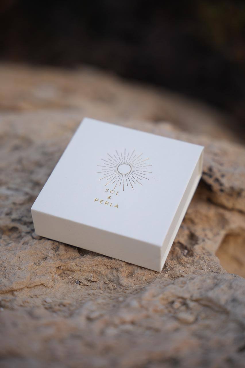 Luz Dorada Un destello de sol convertido en joya. Luz Dorada A golden ray turned into jewelry.