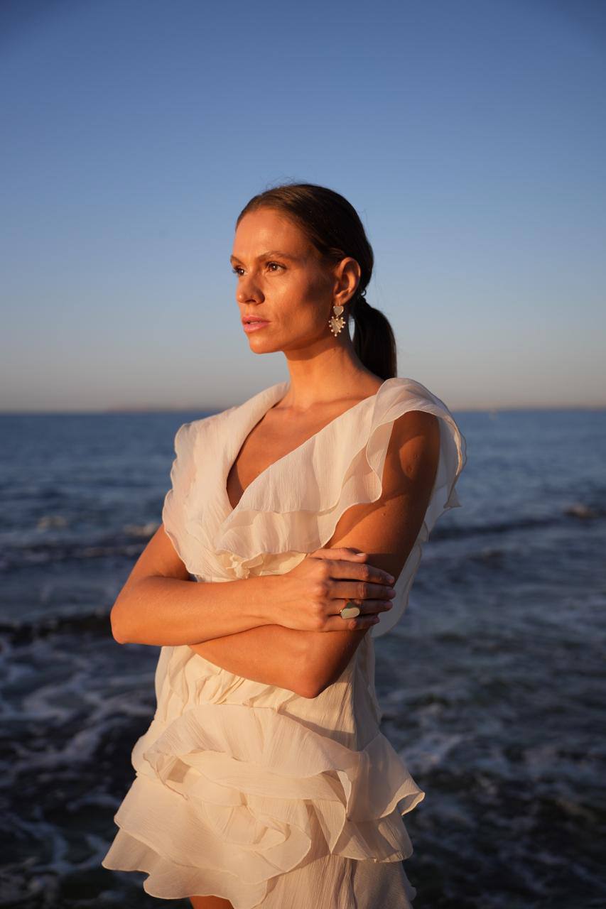 CORAZÓN DEL SOL  Dicen que el sol deja un pedacito de su alma en cada amanecer. CORAZÓN DEL SOL  They say the sun leaves a piece of its soul in every dawn.