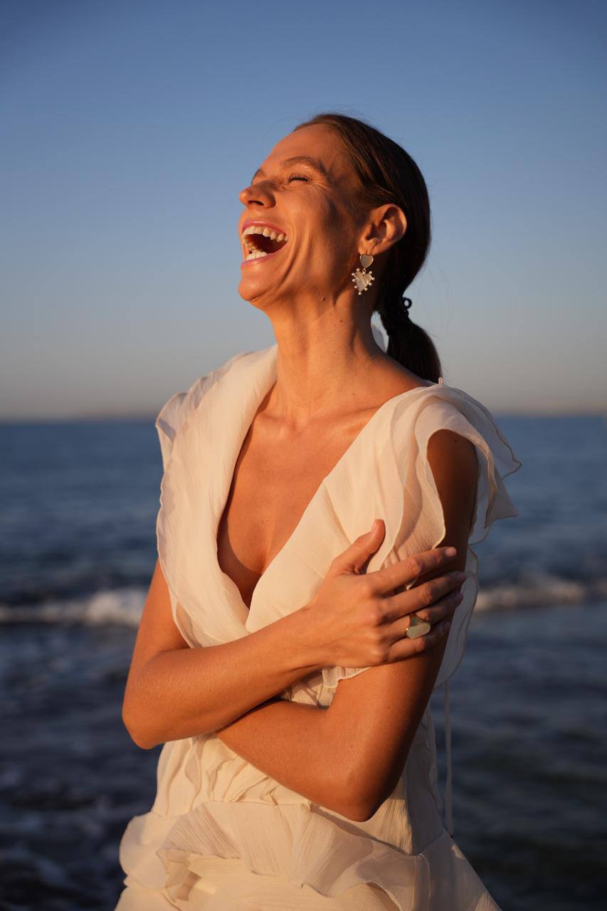 CORAZÓN DEL SOL  Dicen que el sol deja un pedacito de su alma en cada amanecer. CORAZÓN DEL SOL  They say the sun leaves a piece of its soul in every dawn.