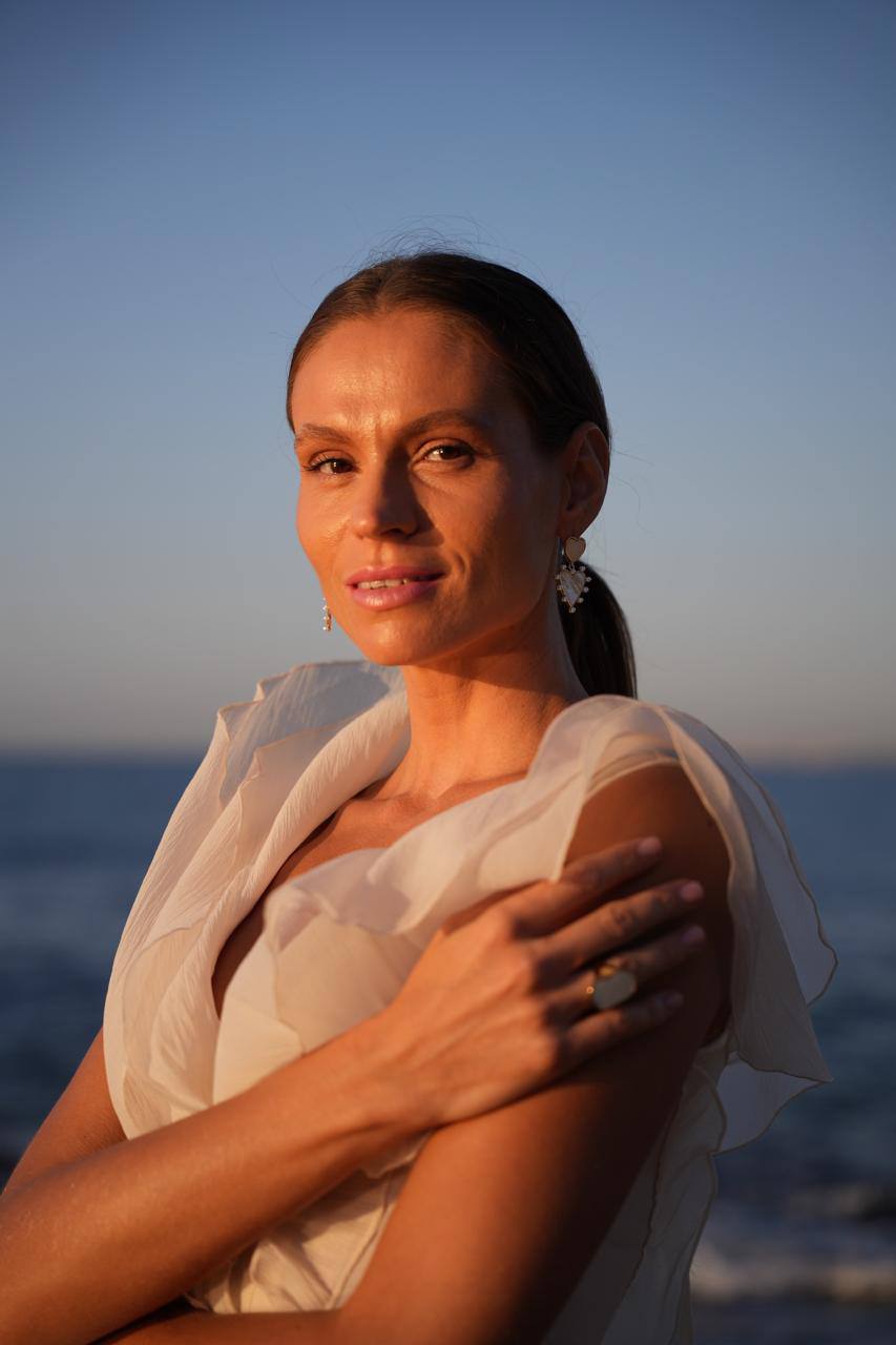 CORAZÓN DEL SOL  Dicen que el sol deja un pedacito de su alma en cada amanecer. CORAZÓN DEL SOL  They say the sun leaves a piece of its soul in every dawn.