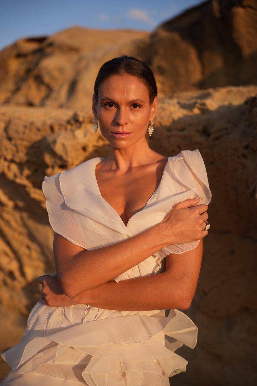 CORAZÓN DEL SOL  Dicen que el sol deja un pedacito de su alma en cada amanecer. CORAZÓN DEL SOL  They say the sun leaves a piece of its soul in every dawn.